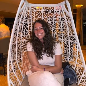 Meet your Posher, Claire